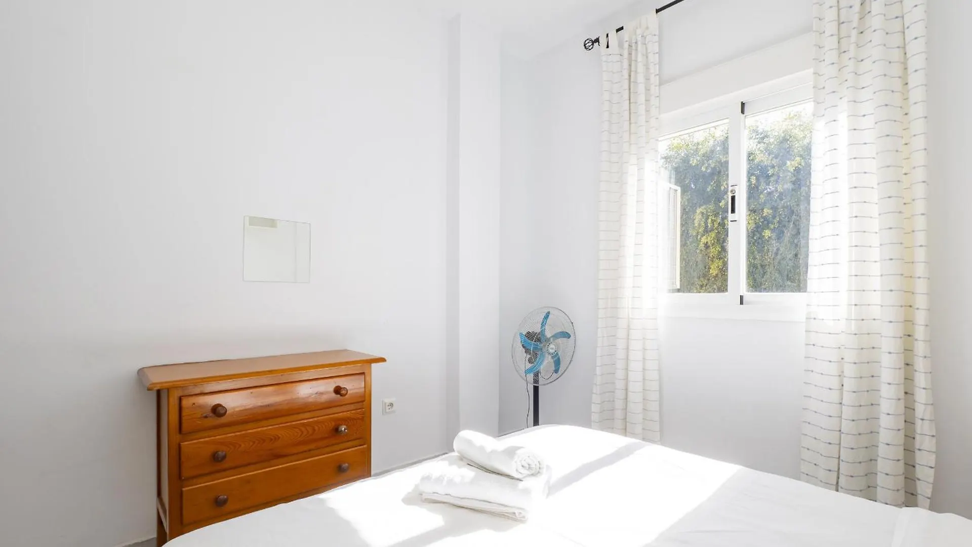 Cubo'S Cabopino Beach Marbella Apartment