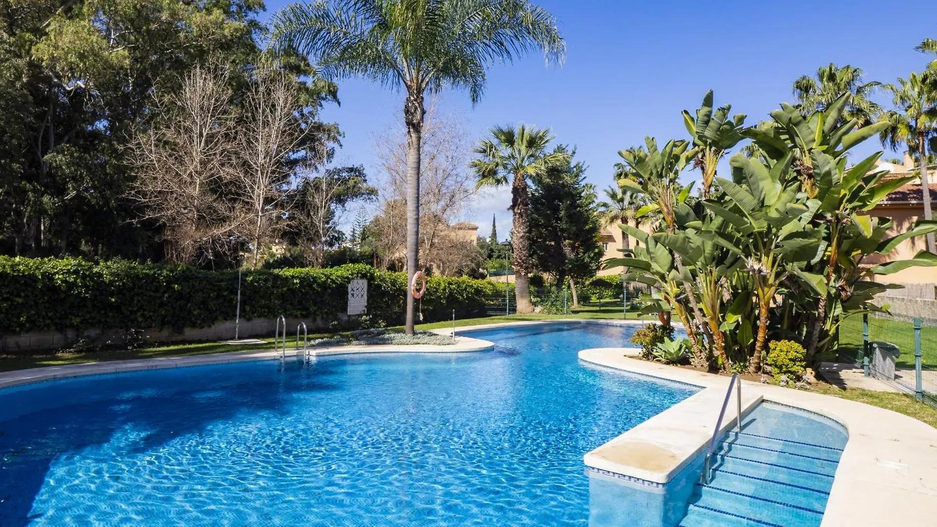 Cubo'S Cabopino Beach Marbella Apartment