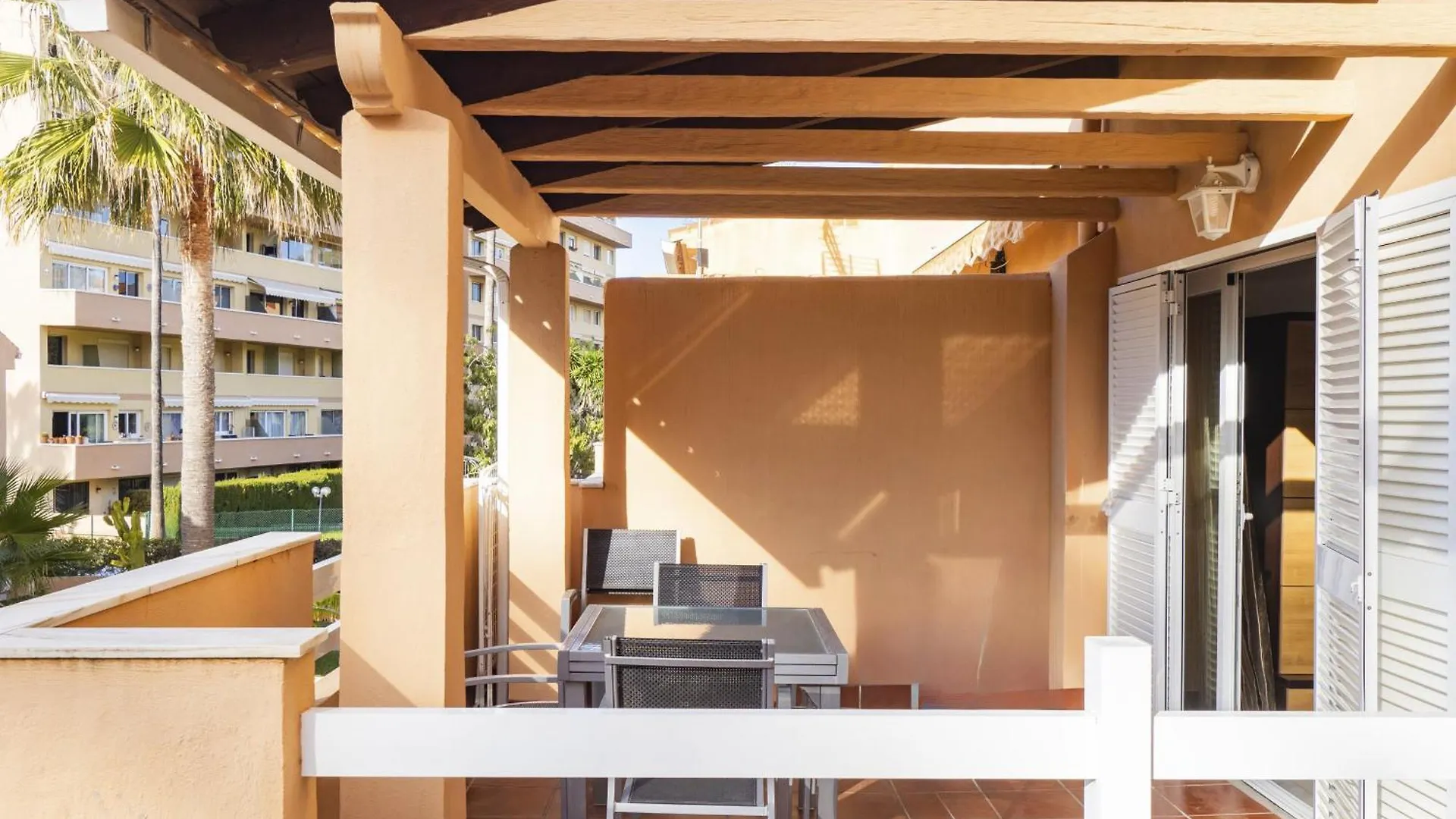 Cubo'S Cabopino Beach Marbella Apartment