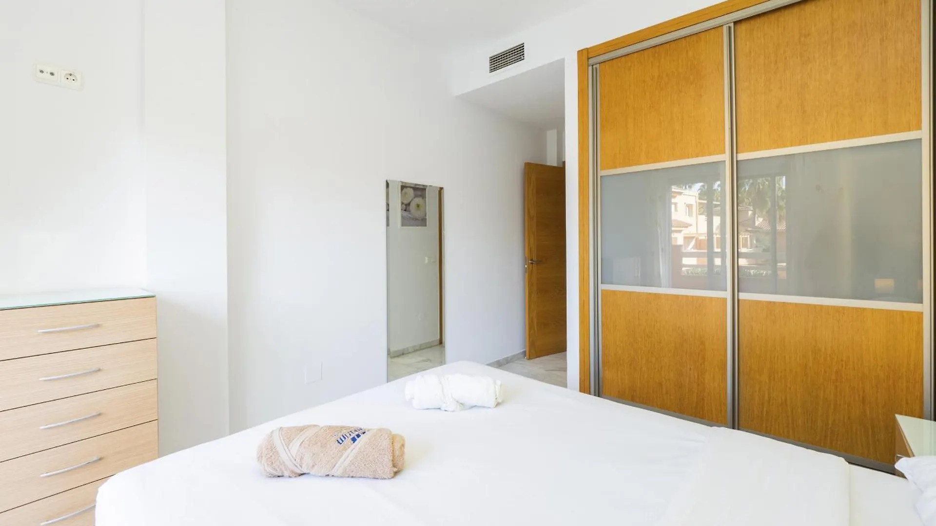 Cubo'S Cabopino Beach Marbella Apartment Spanien