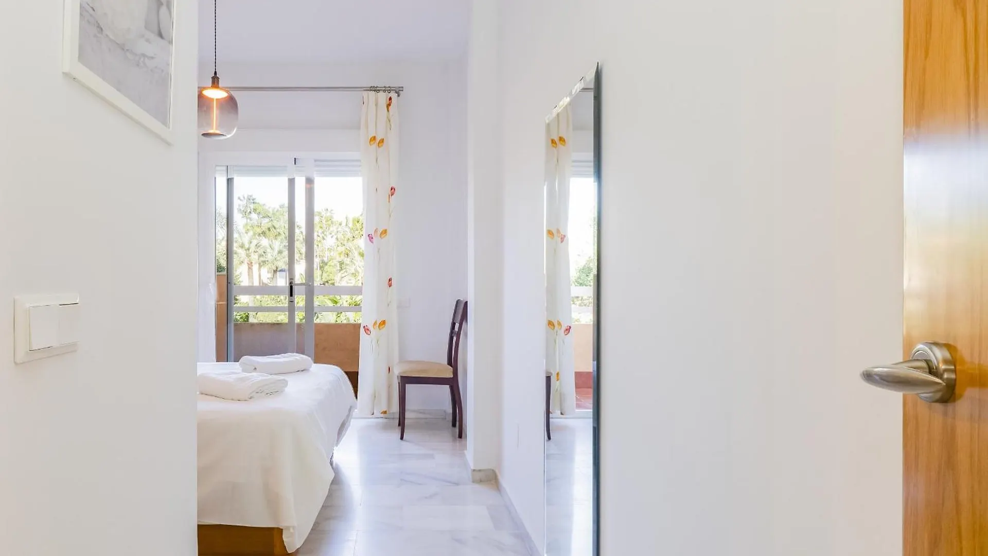 Cubo'S Cabopino Beach Marbella Apartment