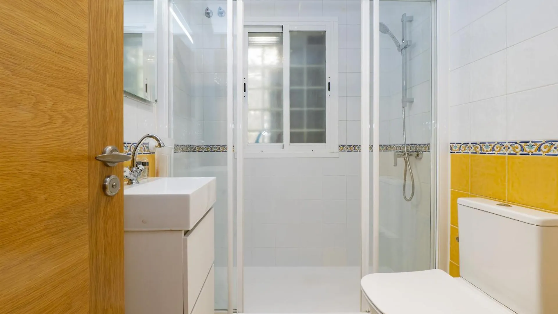 Cubo'S Cabopino Beach Marbella Apartment 0*,  Spanien