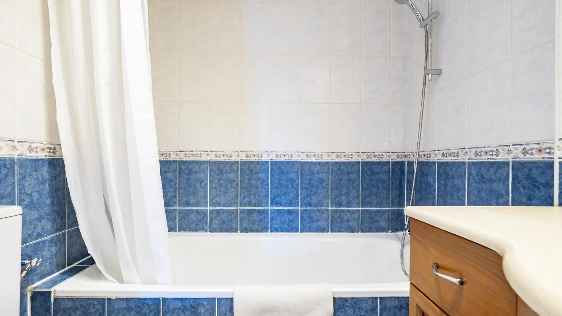 Cubo'S Cabopino Beach Marbella Apartment