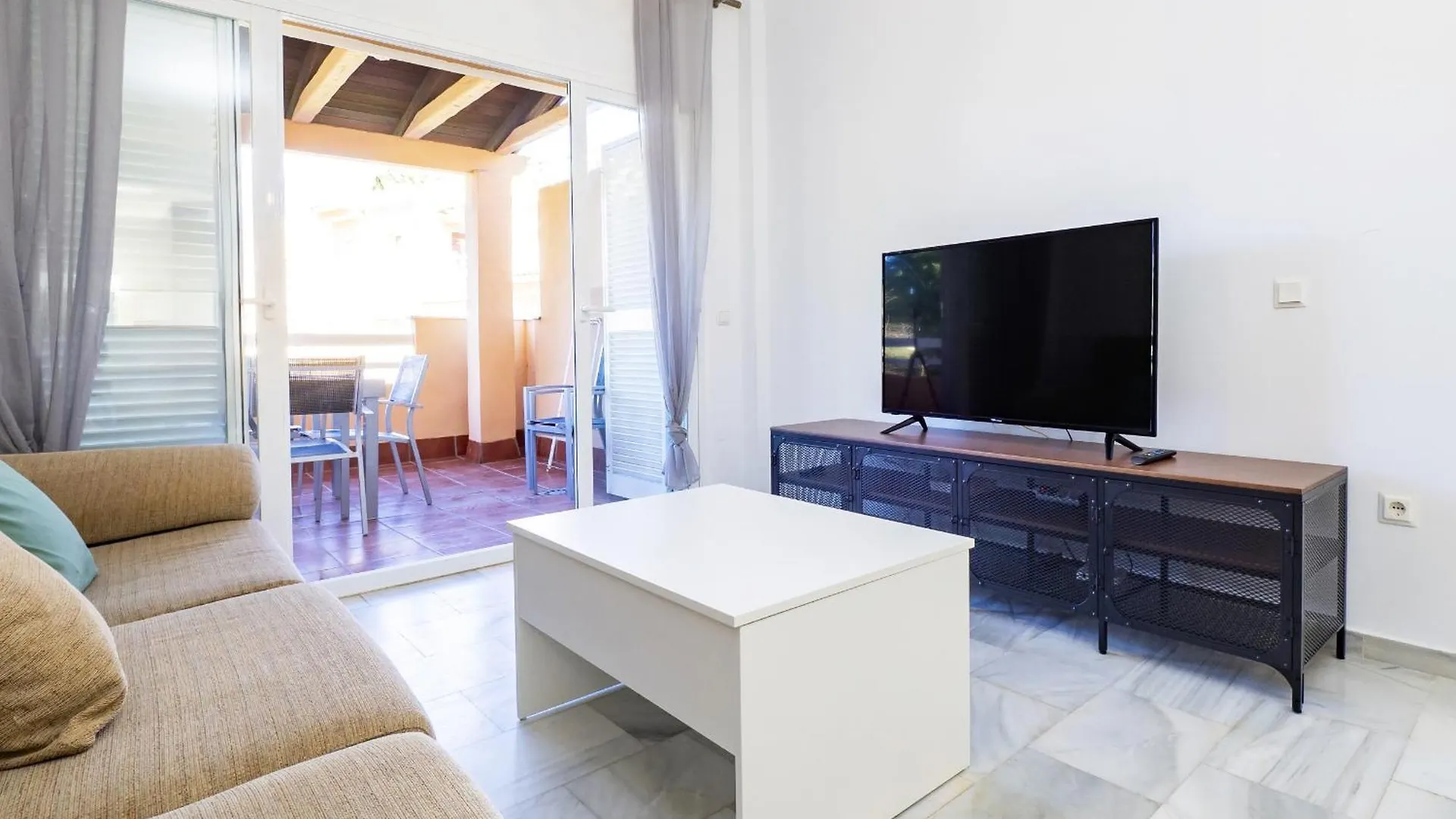 Cubo'S Cabopino Beach Marbella Apartment 0*,